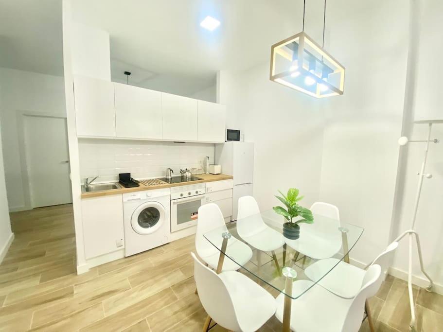 Puente Praga Aparment Lejlighed Madrid Eksteriør billede